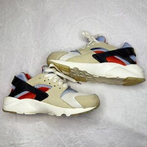 Nike Air Huarache Run Size 6Y (W 8 can wear)
Yin and Yang Set to Rise (PS)